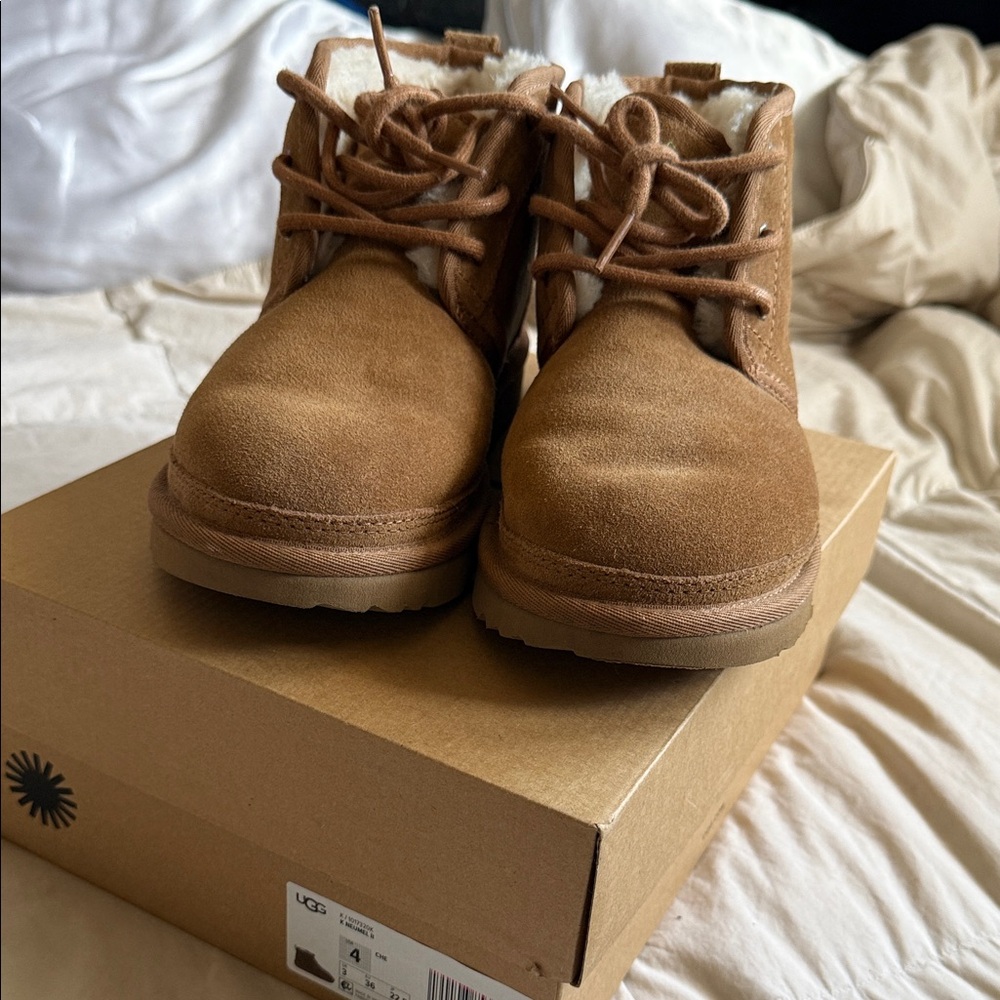 UGG Womens Neumel. *worn a few times*